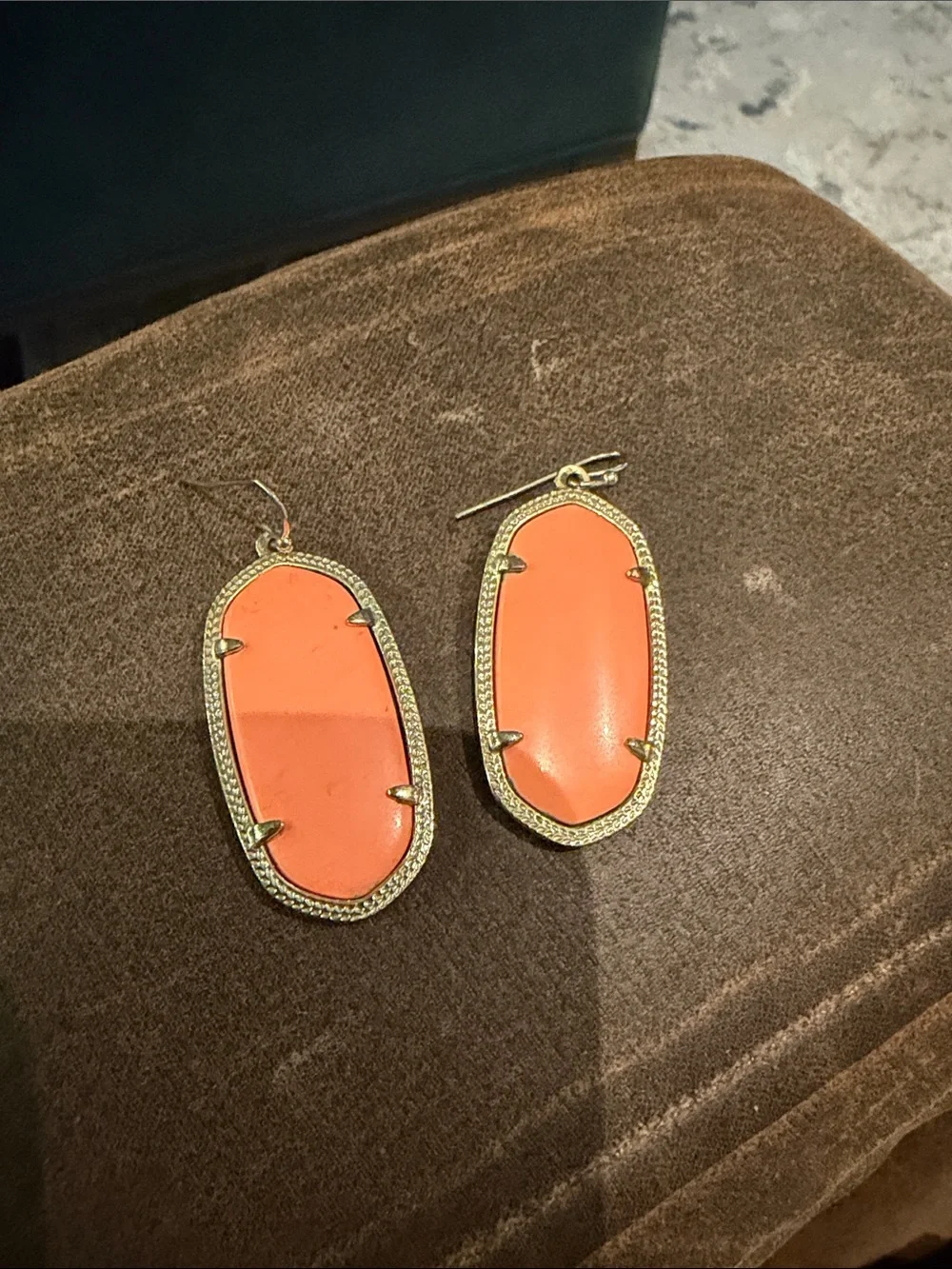 Vtg Kendra Scott Elle Earrings in Coral